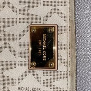 Michael kors wallet